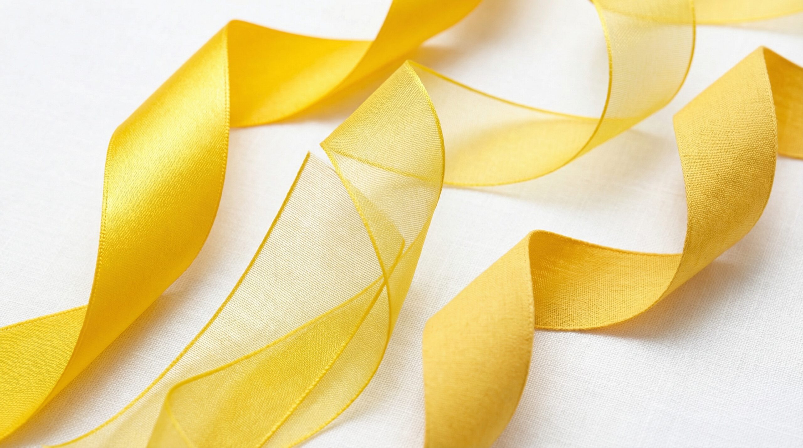 用途に合わせて選びたい黄色いリボンの素材と種類
